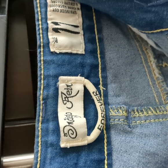 Shorts - Picture 2 of 3